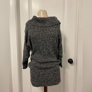 iZBYER Tunic Cowl Neck Sweater size Large. Smoke free.